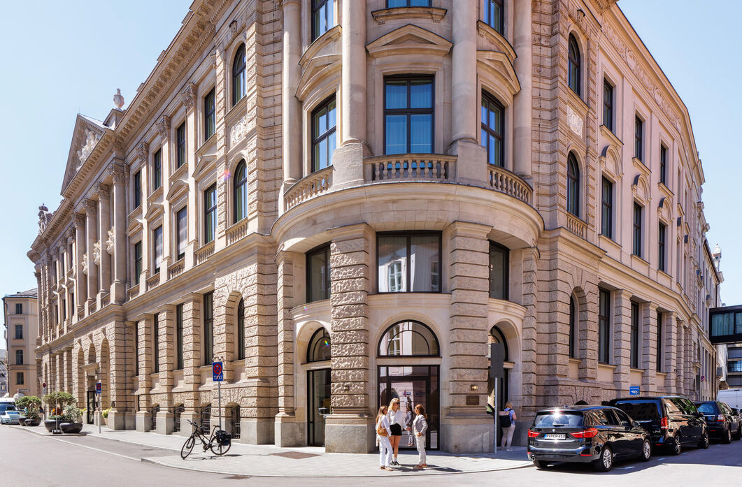 Kardinal-Faulhaber-Straße Gebäude außen